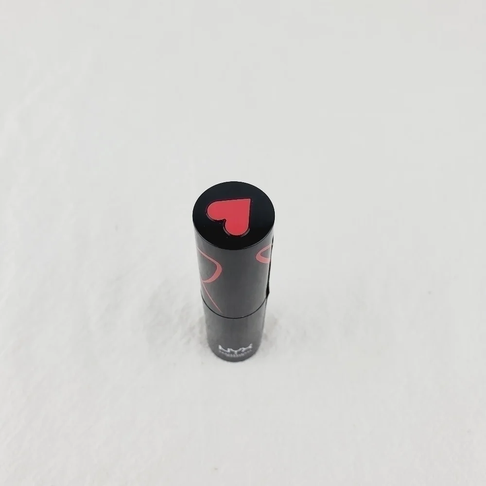 LAST ONE 🔥 NYX shout loud satin Lipstick Shade Day Club